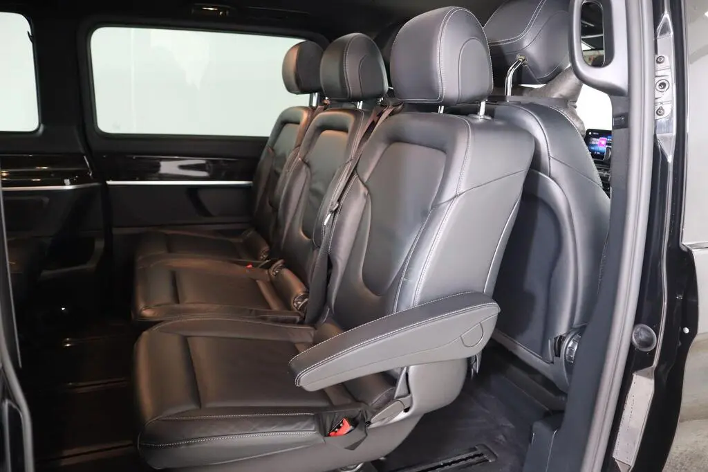 Mercedes V-Class Executive MPV middle row seating